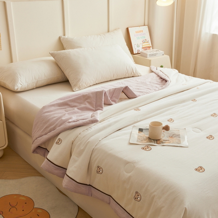 91家纺网 家纺一手货源 找家纺 仁凯家纺 2026新款A类100%棉花刺绣款手包边夏被夏凉被空调被 安妮熊-紫