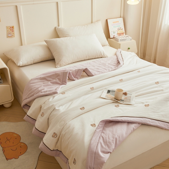 91家纺网 家纺一手货源 找家纺 仁凯家纺 2026新款A类100%棉花刺绣款手包边夏被夏凉被空调被 安妮熊-紫