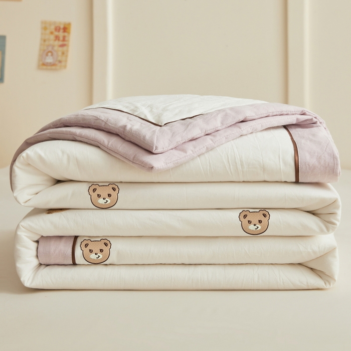 91家纺网 家纺一手货源 找家纺 仁凯家纺 2026新款A类100%棉花刺绣款手包边夏被夏凉被空调被 安妮熊-紫