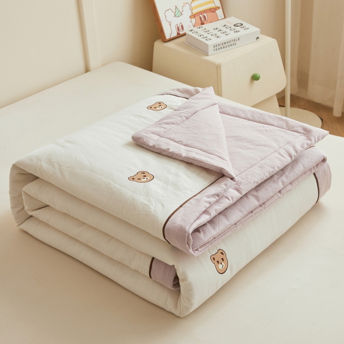 91家纺网 家纺一手货源 找家纺 仁凯家纺 2026新款A类100%棉花刺绣款手包边夏被夏凉被空调被 安妮熊-紫