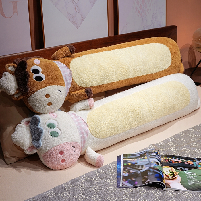 91家纺网 家纺一手货源 找家纺 仟亿莱 2026春夏新款马小厨趣味长条抱枕 组合图仅供展示不可下单