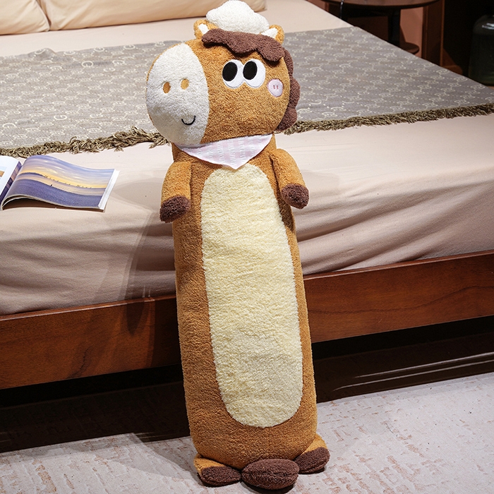 91家纺网 家纺一手货源 找家纺 仟亿莱 2026春夏新款马小厨趣味长条抱枕 长条面包趣味小马