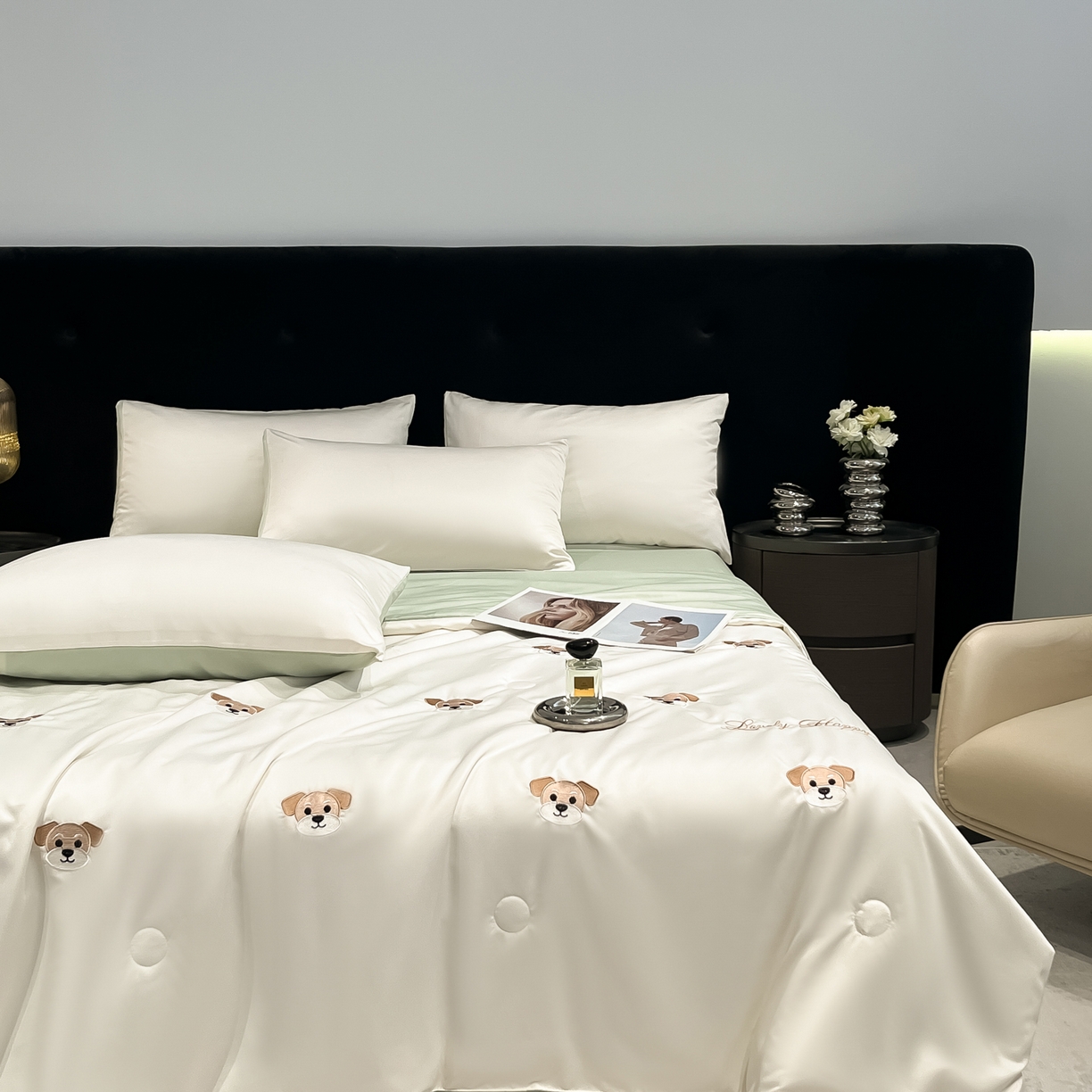 91家纺网 家纺一手货源 找家纺 红嘴企鹅 2026新款水洗冰丝刺绣夏被四件套 夏被-小狗 清新绿