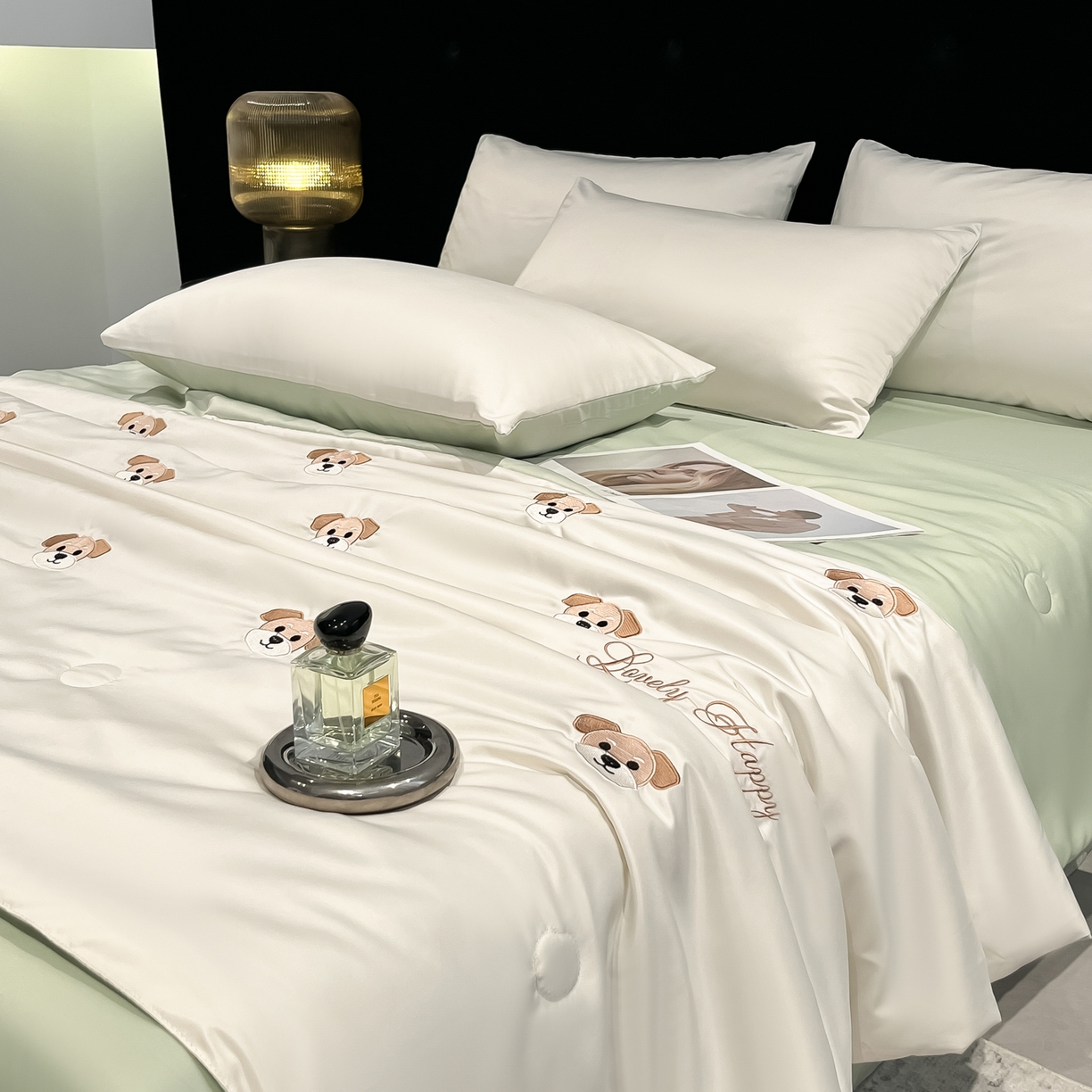 91家纺网 家纺一手货源 找家纺 红嘴企鹅 2026新款水洗冰丝刺绣夏被四件套 夏被-小狗 清新绿