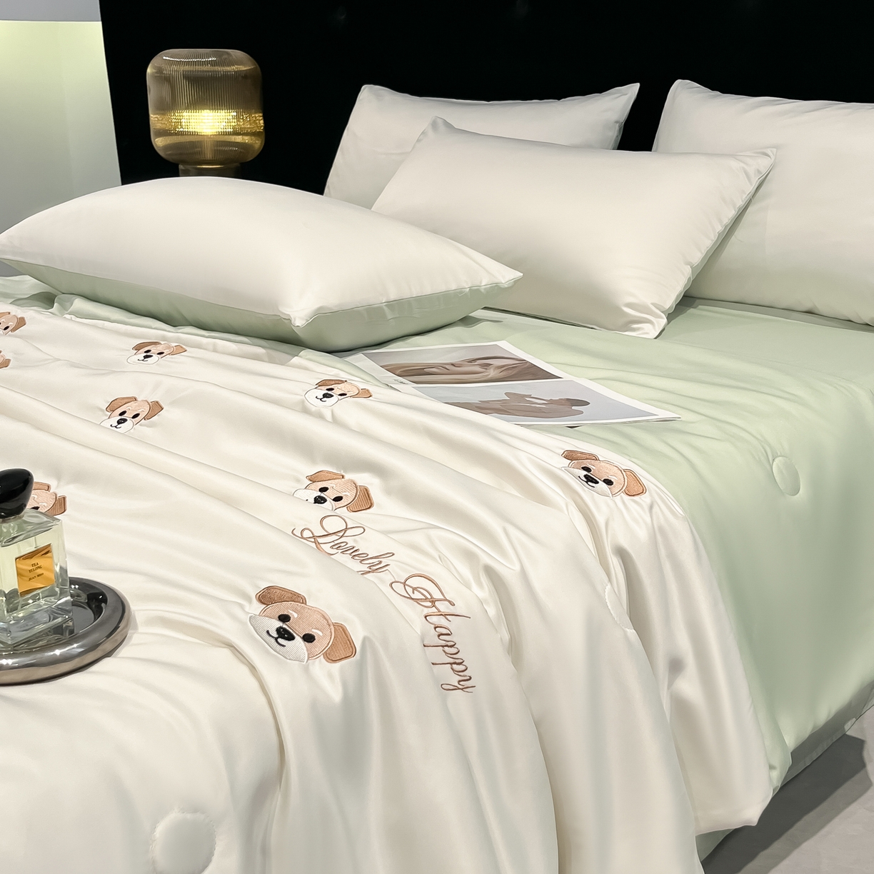 91家纺网 家纺一手货源 找家纺 红嘴企鹅 2026新款水洗冰丝刺绣夏被四件套 夏被-小狗 清新绿