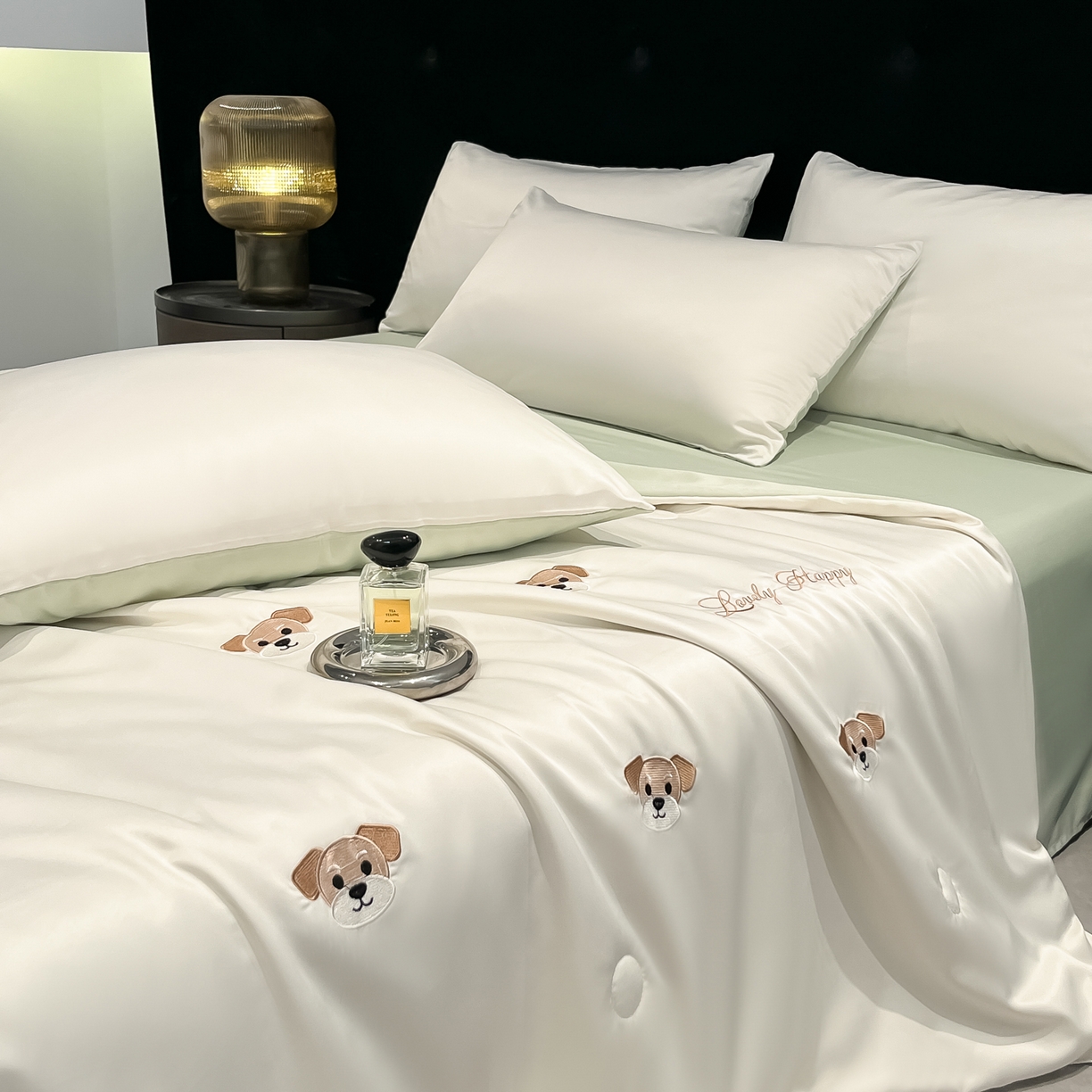 91家纺网 家纺一手货源 找家纺 红嘴企鹅 2026新款水洗冰丝刺绣夏被四件套 夏被-小狗 清新绿