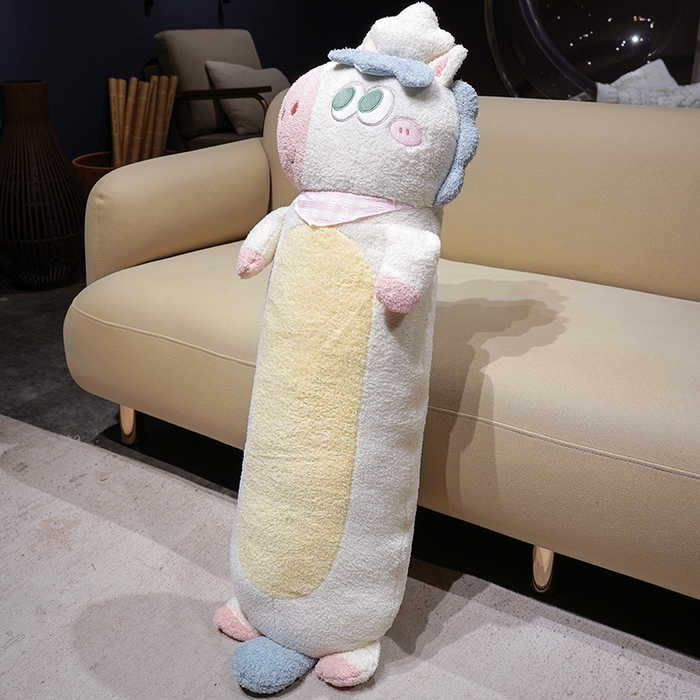 91家纺网 家纺一手货源 找家纺 仟亿莱 2026春夏新款马小厨趣味长条抱枕 长条奶盖趣味小马