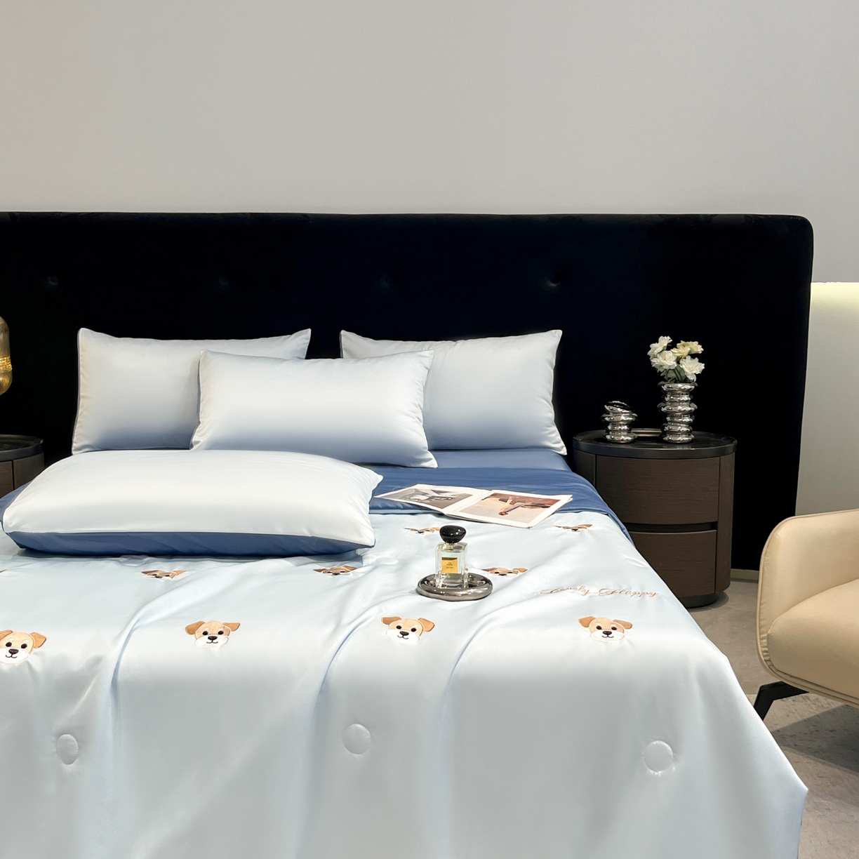 91家纺网 家纺一手货源 找家纺 红嘴企鹅 2026新款水洗冰丝刺绣夏被四件套 夏被-小狗 天兰