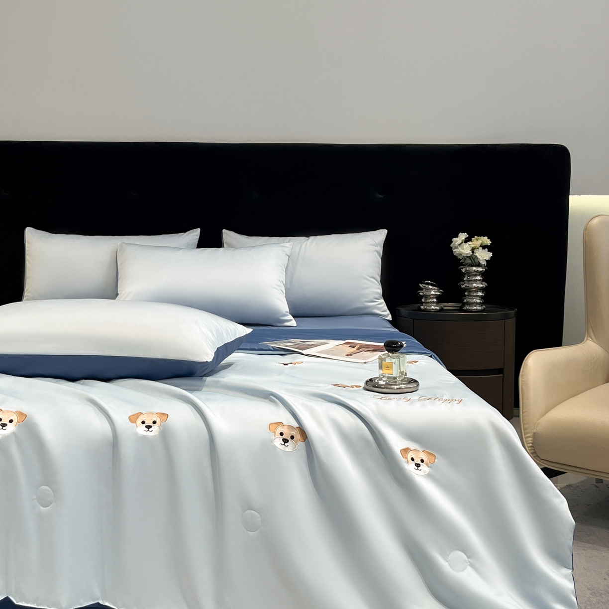 91家纺网 家纺一手货源 找家纺 红嘴企鹅 2026新款水洗冰丝刺绣夏被四件套 夏被-小狗 天兰