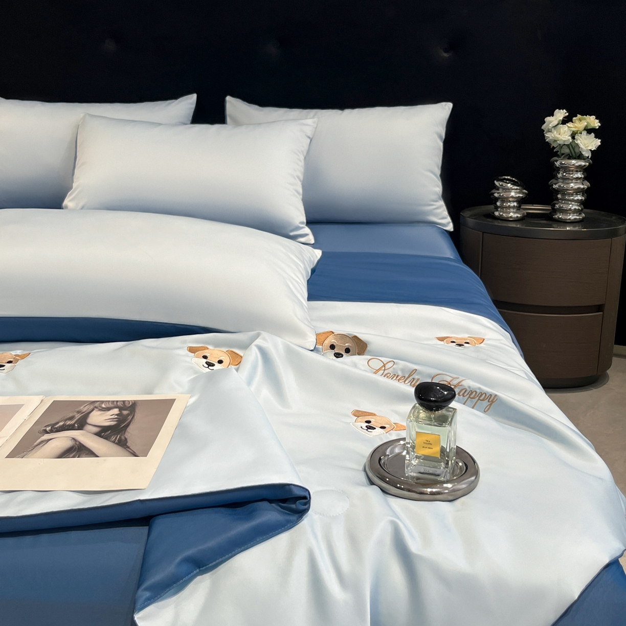 91家纺网 家纺一手货源 找家纺 红嘴企鹅 2026新款水洗冰丝刺绣夏被四件套 夏被-小狗 天兰