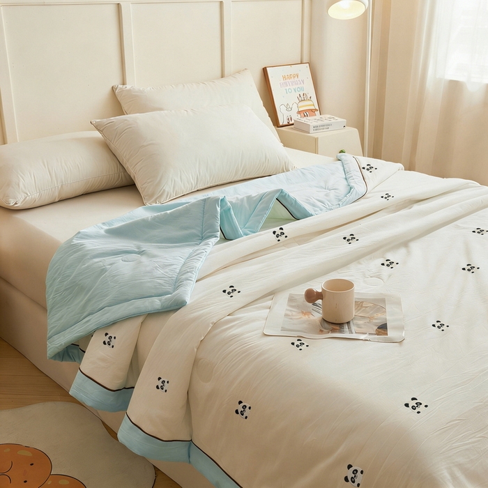 91家纺网 家纺一手货源 找家纺 仁凯家纺 2026新款A类100%棉花刺绣款手包边夏被夏凉被空调被 熊猫-蓝