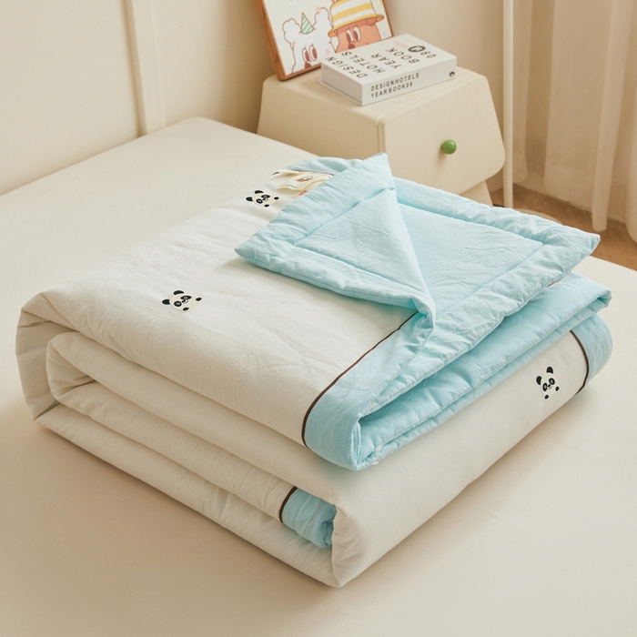 91家纺网 家纺一手货源 找家纺 仁凯家纺 2026新款A类100%棉花刺绣款手包边夏被夏凉被空调被 熊猫-蓝