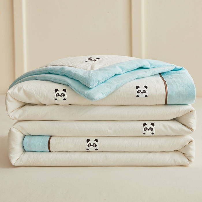 91家纺网 家纺一手货源 找家纺 仁凯家纺 2026新款A类100%棉花刺绣款手包边夏被夏凉被空调被 熊猫-蓝