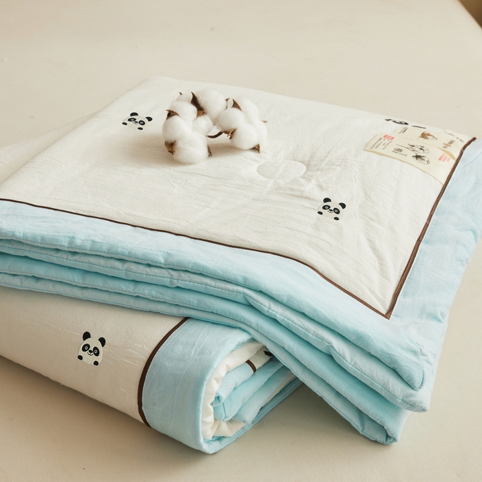 91家纺网 家纺一手货源 找家纺 仁凯家纺 2026新款A类100%棉花刺绣款手包边夏被夏凉被空调被 熊猫-蓝