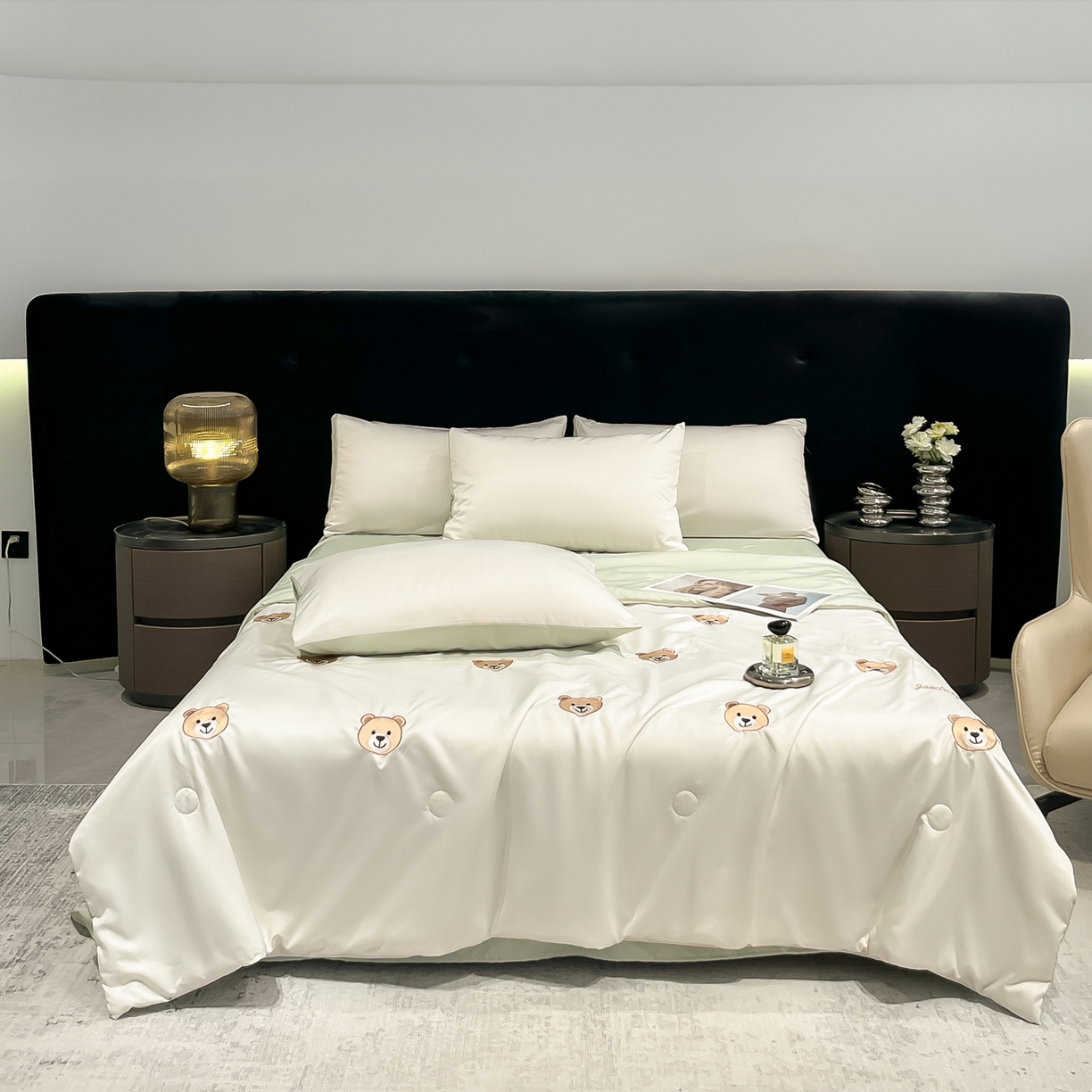 91家纺网 家纺一手货源 找家纺 红嘴企鹅 2026新款水洗冰丝刺绣夏被四件套 夏被-小熊 清新绿