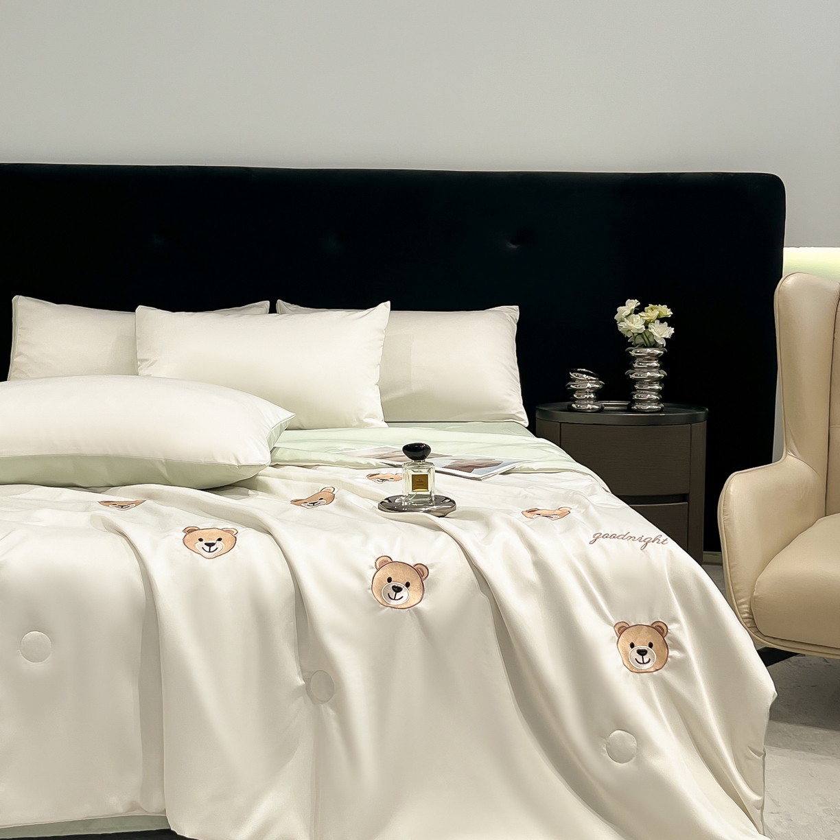 91家纺网 家纺一手货源 找家纺 红嘴企鹅 2026新款水洗冰丝刺绣夏被四件套 夏被-小熊 清新绿