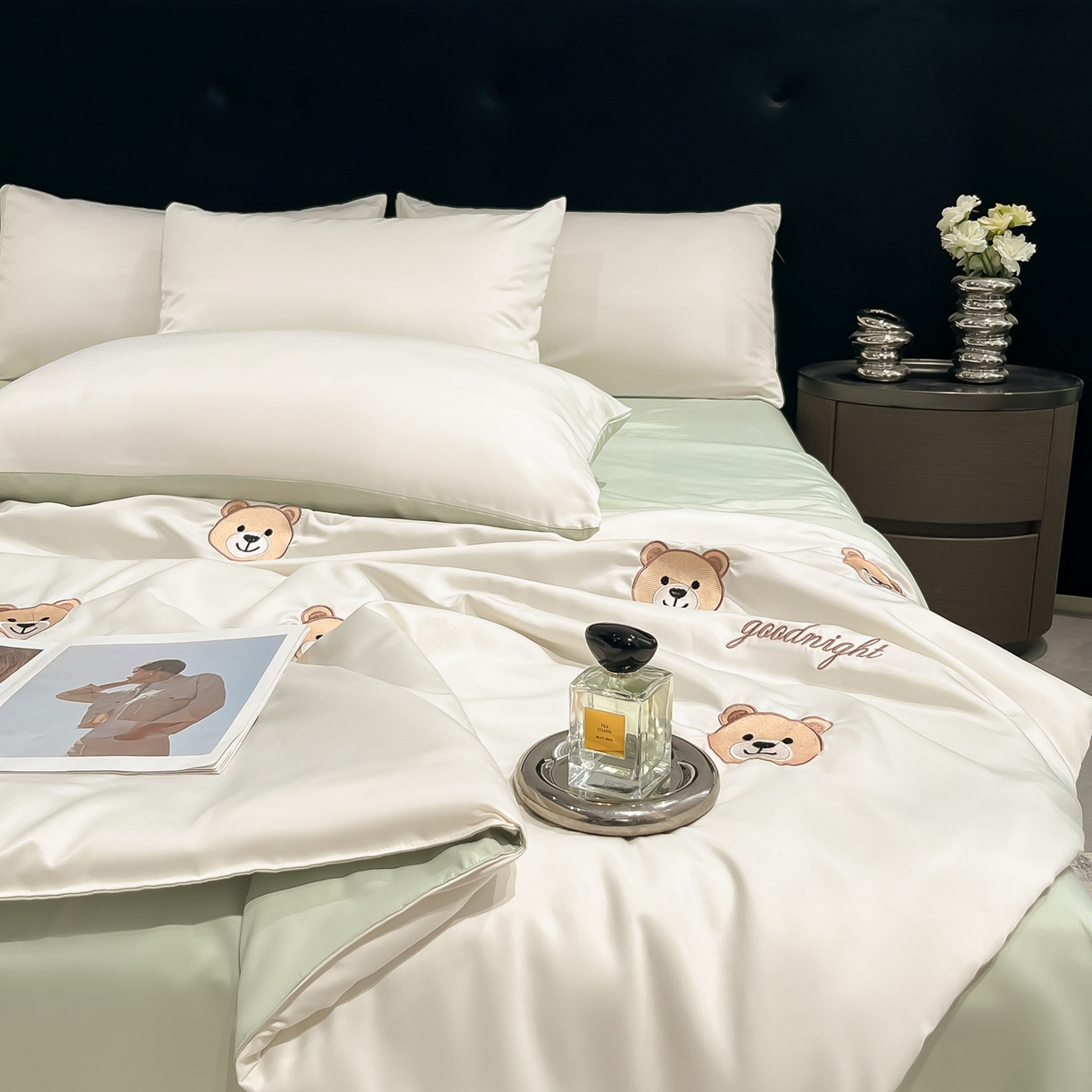 91家纺网 家纺一手货源 找家纺 红嘴企鹅 2026新款水洗冰丝刺绣夏被四件套 夏被-小熊 清新绿