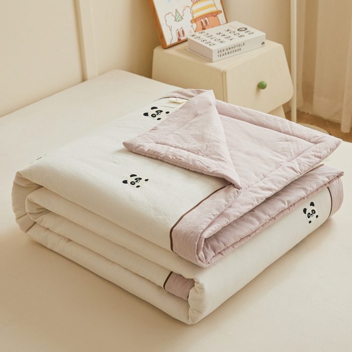 91家纺网 家纺一手货源 找家纺 仁凯家纺 2026新款A类100%棉花刺绣款手包边夏被夏凉被空调被 熊猫-紫