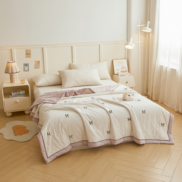 91家纺网 家纺一手货源 找家纺 仁凯家纺 2026新款A类100%棉花刺绣款手包边夏被夏凉被空调被 熊猫-紫