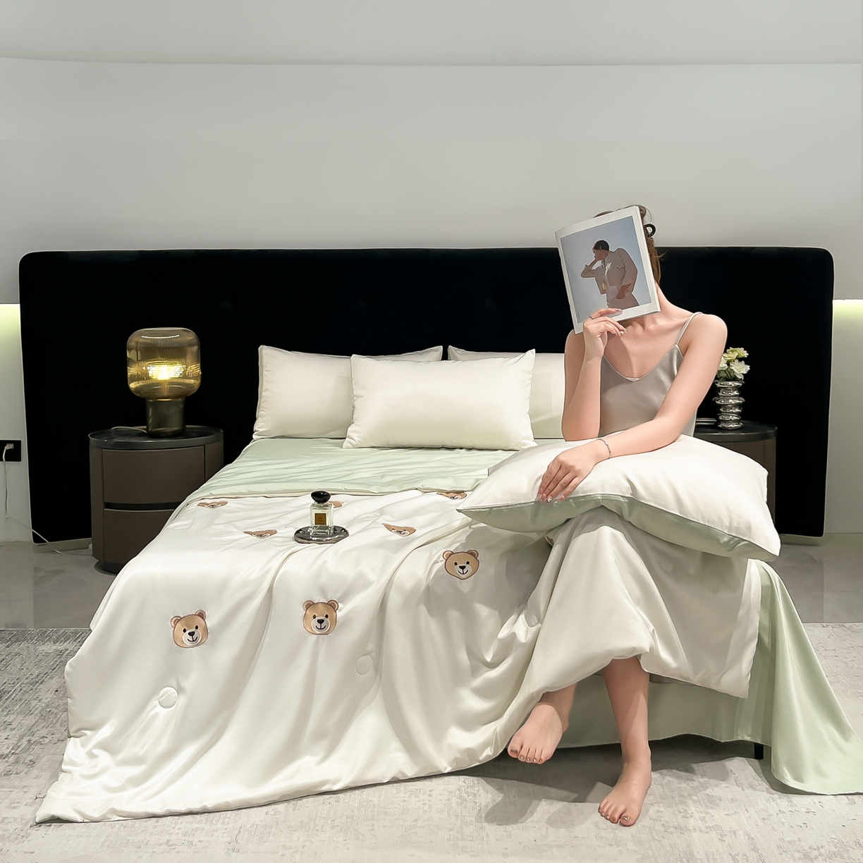 91家纺网 家纺一手货源 找家纺 红嘴企鹅 2026新款水洗冰丝刺绣夏被四件套 夏被-小熊 清新绿