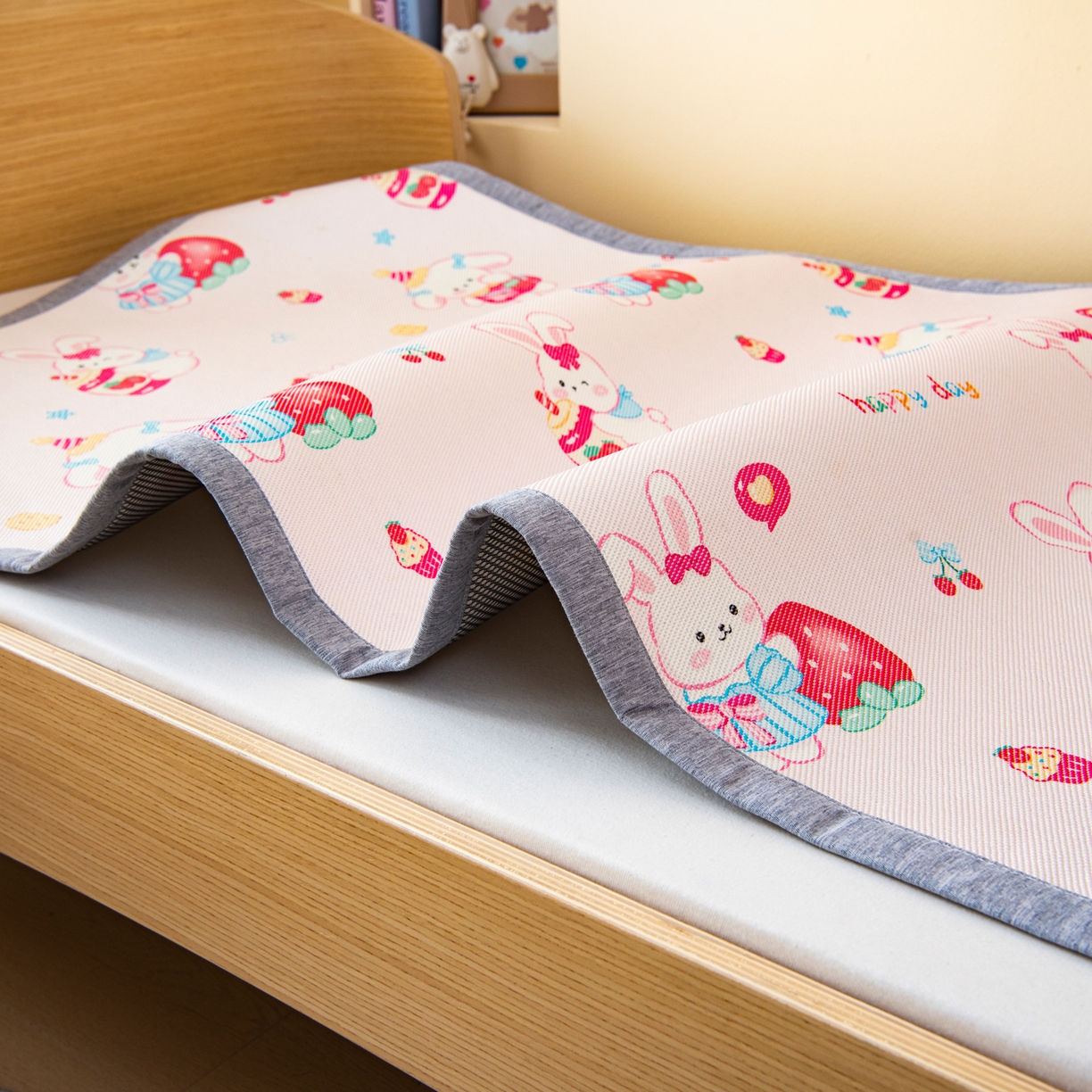 91家纺网 家纺一手货源 找家纺 吉咪兔家纺 2026新款席子幼儿园婴童儿童冰丝凉席冰丝席卡通藤席 小兔子