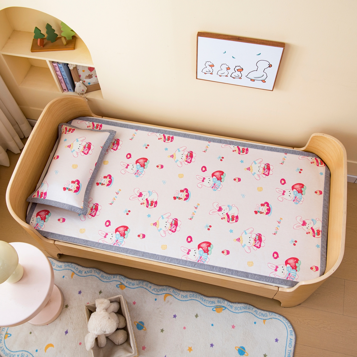 91家纺网 家纺一手货源 找家纺 吉咪兔家纺 2026新款席子幼儿园婴童儿童冰丝凉席冰丝席卡通藤席 小兔子