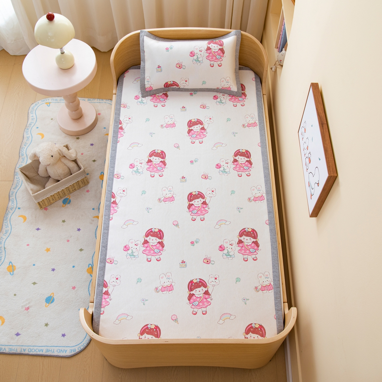 91家纺网 家纺一手货源 找家纺 吉咪兔家纺 2026新款席子幼儿园婴童儿童冰丝凉席冰丝席卡通藤席 小女孩