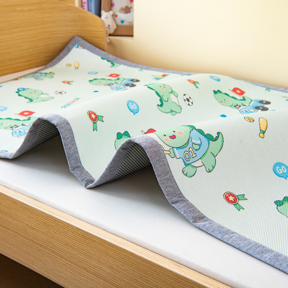 91家纺网 家纺一手货源 找家纺 吉咪兔家纺 2026新款席子幼儿园婴童儿童冰丝凉席冰丝席卡通藤席 运动恐龙