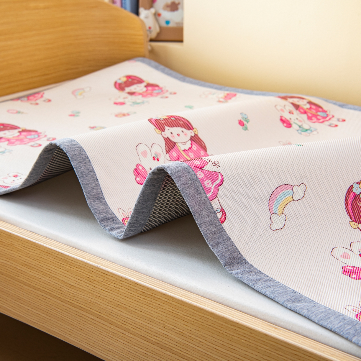 91家纺网 家纺一手货源 找家纺 吉咪兔家纺 2026新款席子幼儿园婴童儿童冰丝凉席冰丝席卡通藤席 小女孩