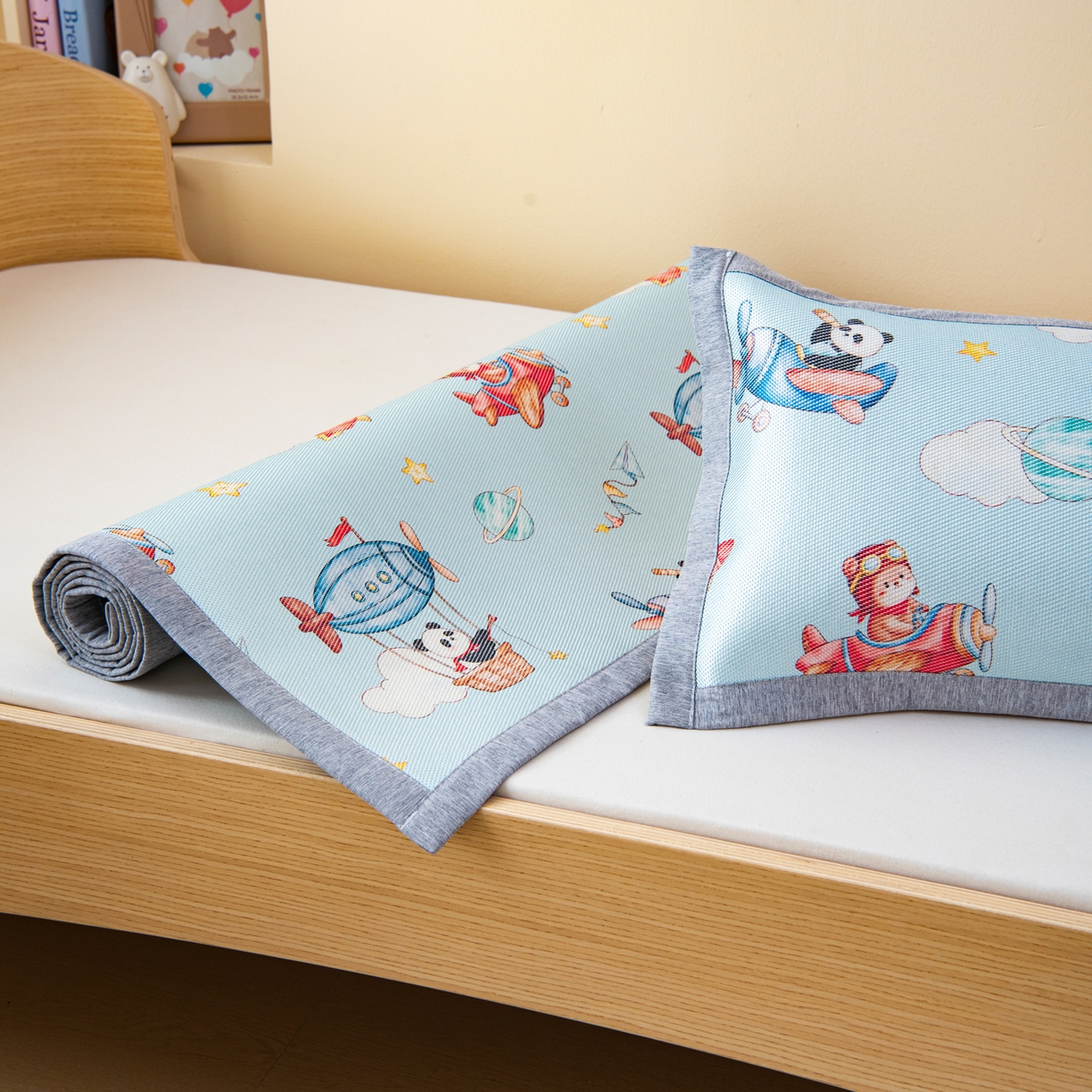 91家纺网 家纺一手货源 找家纺 吉咪兔家纺 2026新款席子幼儿园婴童儿童冰丝凉席冰丝席卡通藤席 飞行乐园