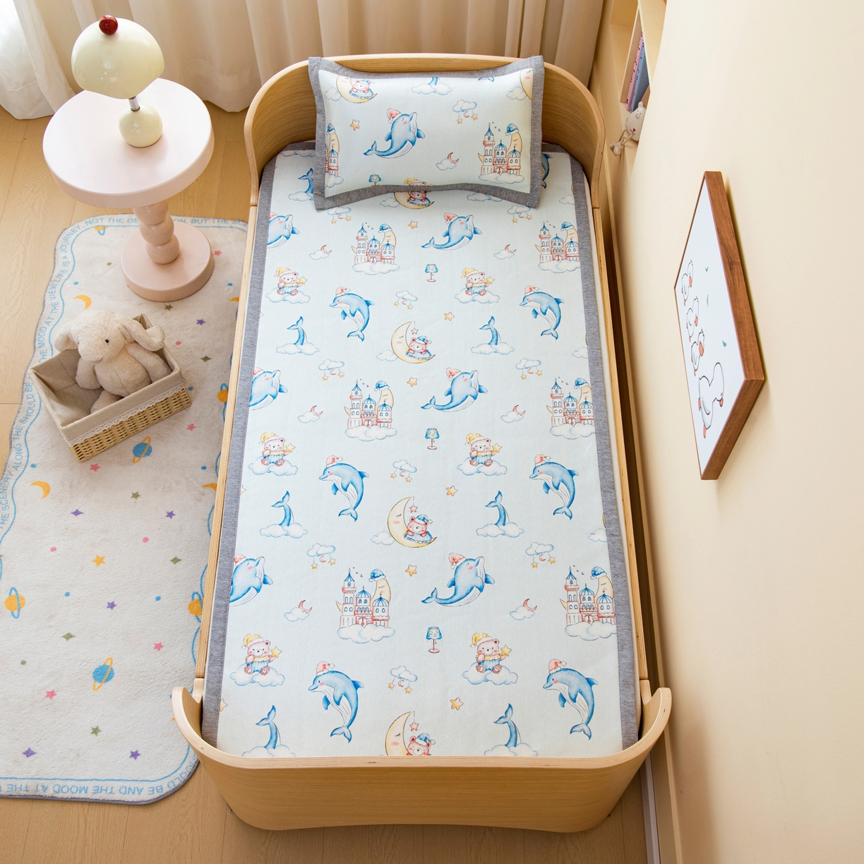 91家纺网 家纺一手货源 找家纺 吉咪兔家纺 2026新款席子幼儿园婴童儿童冰丝凉席冰丝席卡通藤席 海豚小熊