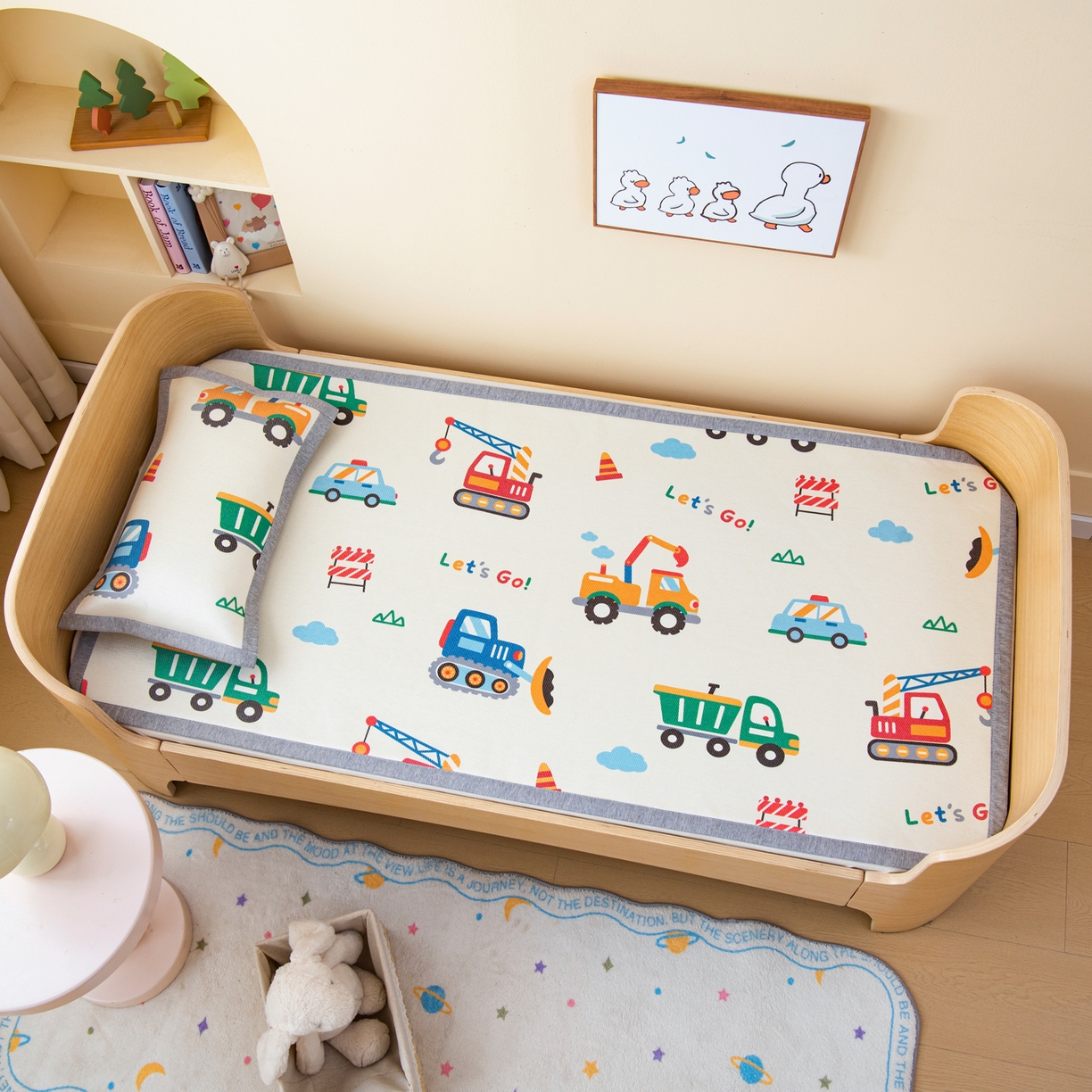 91家纺网 家纺一手货源 找家纺 吉咪兔家纺 2026新款席子幼儿园婴童儿童冰丝凉席冰丝席卡通藤席 工程小分队