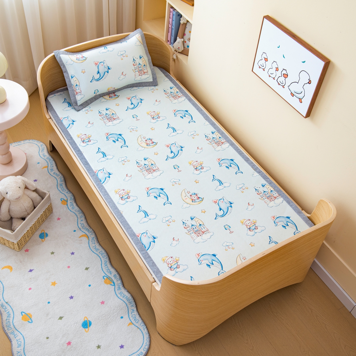 91家纺网 家纺一手货源 找家纺 吉咪兔家纺 2026新款席子幼儿园婴童儿童冰丝凉席冰丝席卡通藤席 海豚小熊