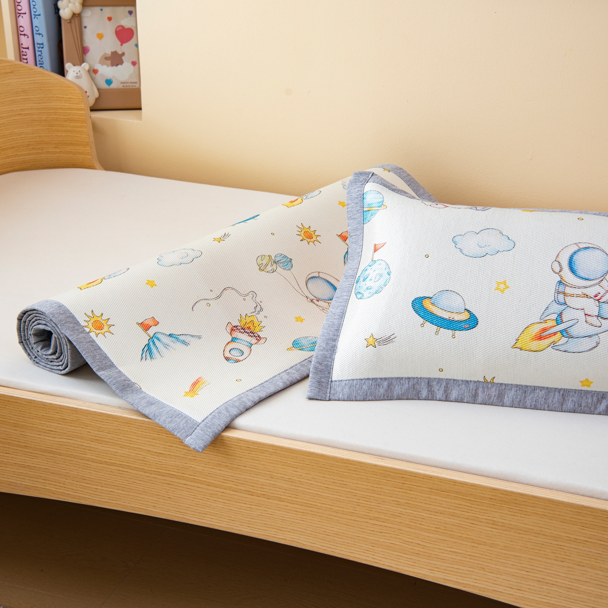 91家纺网 家纺一手货源 找家纺 吉咪兔家纺 2026新款席子幼儿园婴童儿童冰丝凉席冰丝席卡通藤席 宇航乐园