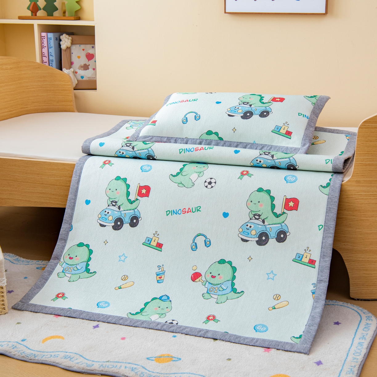 91家纺网 家纺一手货源 找家纺 吉咪兔家纺 2026新款席子幼儿园婴童儿童冰丝凉席冰丝席卡通藤席 运动恐龙