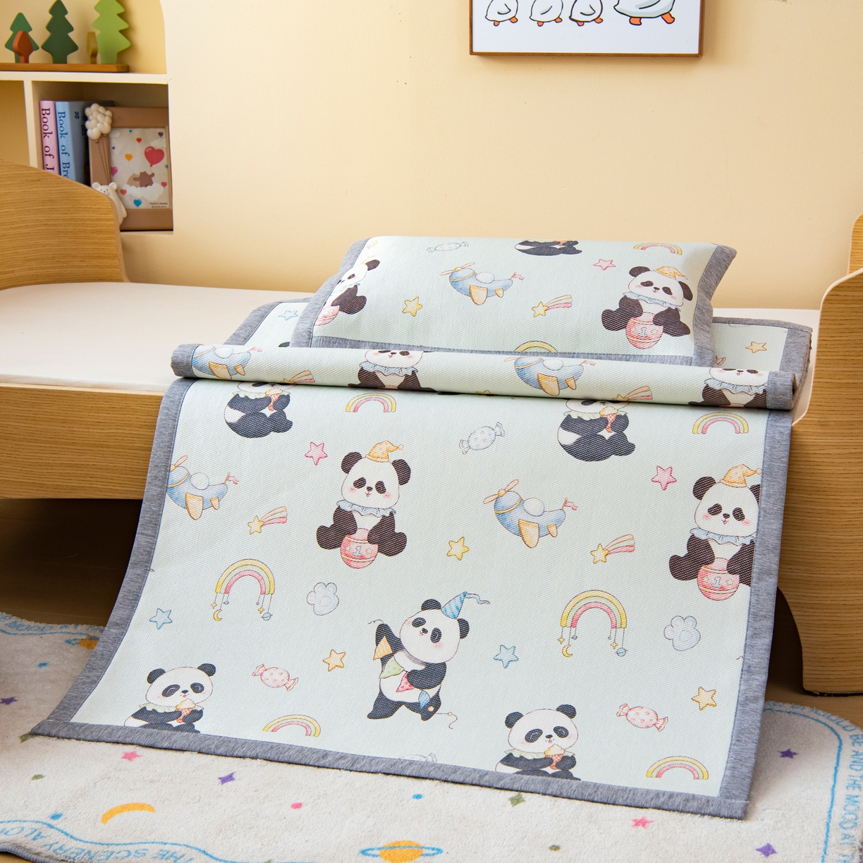 91家纺网 家纺一手货源 找家纺 吉咪兔家纺 2026新款席子幼儿园婴童儿童冰丝凉席冰丝席卡通藤席 开心熊猫