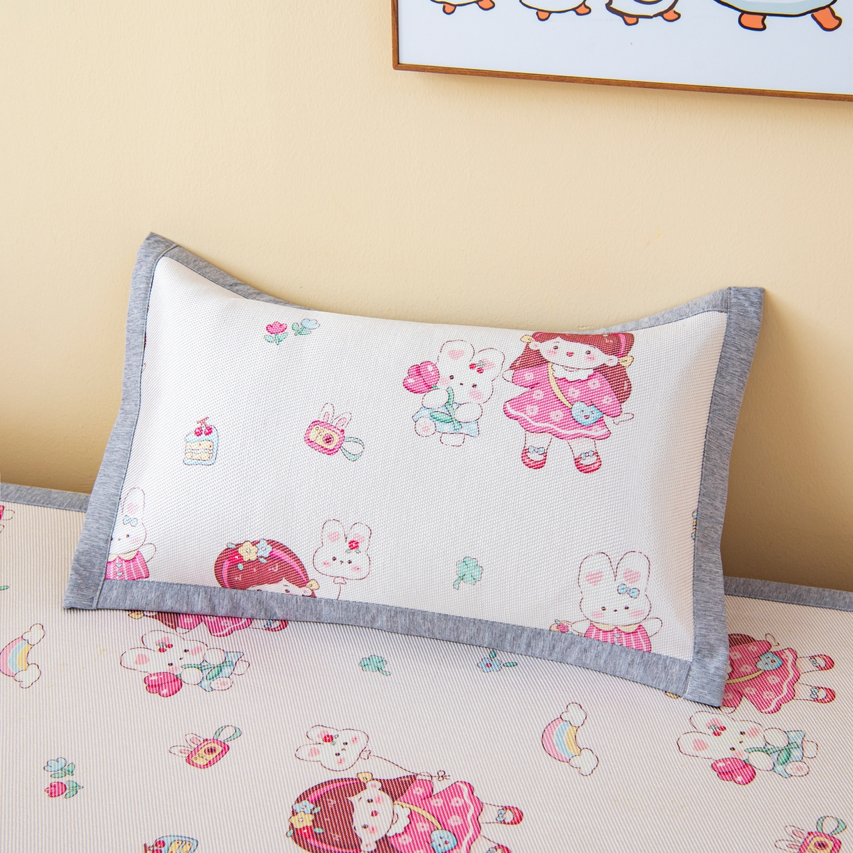 91家纺网 家纺一手货源 找家纺 吉咪兔家纺 2026新款席子幼儿园婴童儿童冰丝凉席冰丝席卡通藤席 小女孩