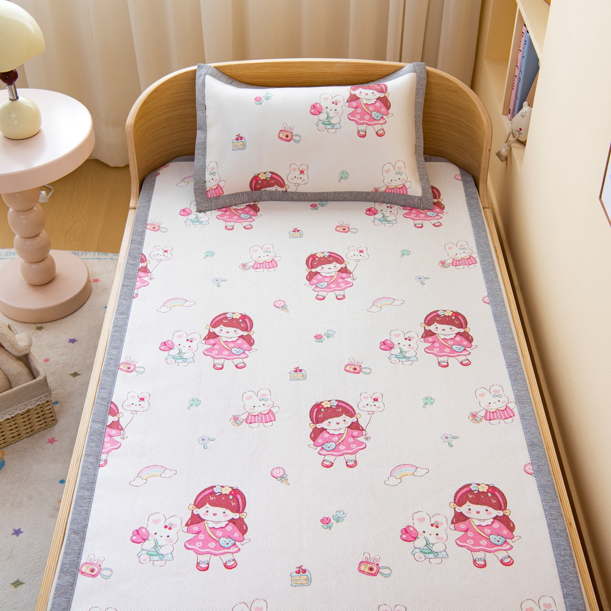 91家纺网 家纺一手货源 找家纺 吉咪兔家纺 2026新款席子幼儿园婴童儿童冰丝凉席冰丝席卡通藤席 小女孩