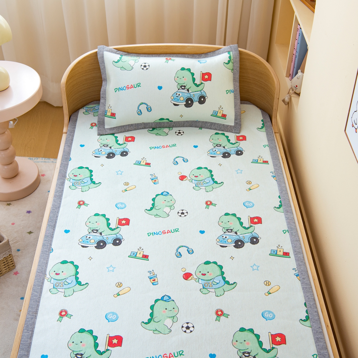 91家纺网 家纺一手货源 找家纺 吉咪兔家纺 2026新款席子幼儿园婴童儿童冰丝凉席冰丝席卡通藤席 运动恐龙