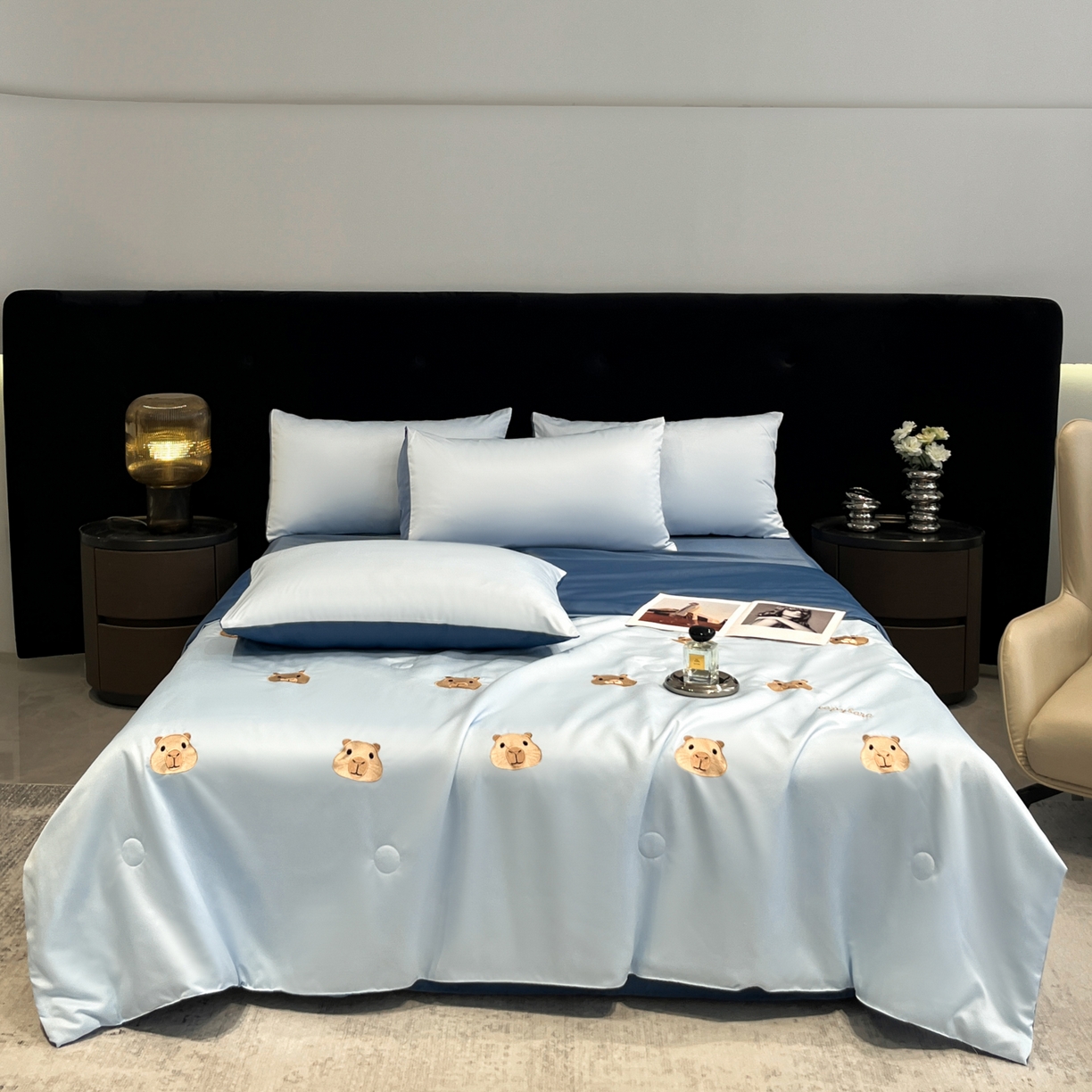 91家纺网 家纺一手货源 找家纺 红嘴企鹅 2026新款水洗冰丝刺绣夏被四件套 夏被-小熊 天兰