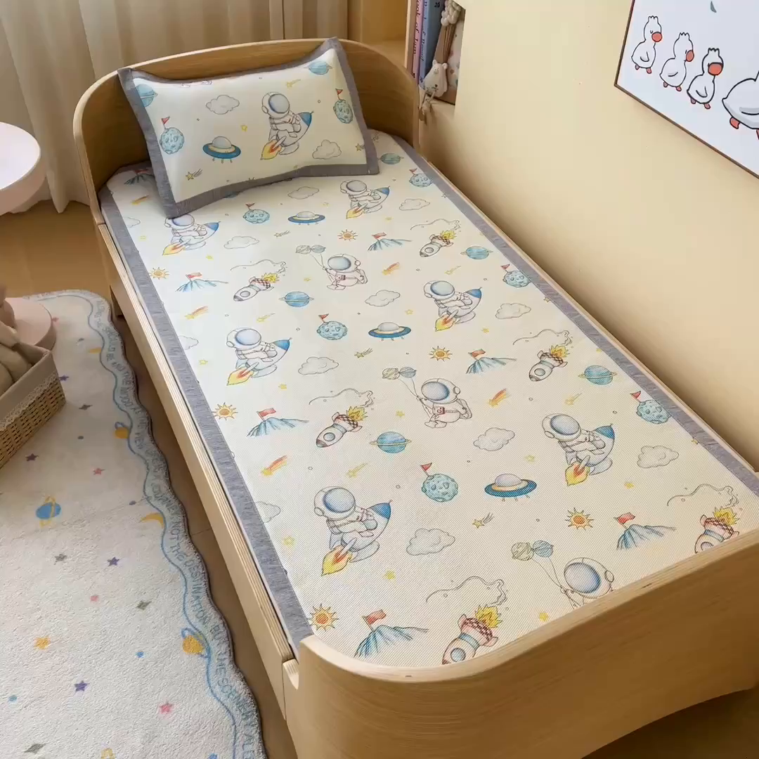 91家纺网 家纺一手货源 找家纺 吉咪兔家纺 2026新款席子幼儿园婴童儿童冰丝凉席冰丝席卡通藤席 宇航乐园