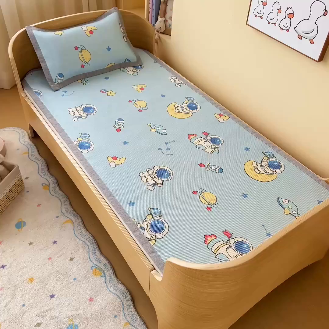 91家纺网 家纺一手货源 找家纺 吉咪兔家纺 2026新款席子幼儿园婴童儿童冰丝凉席冰丝席卡通藤席 遨游太空