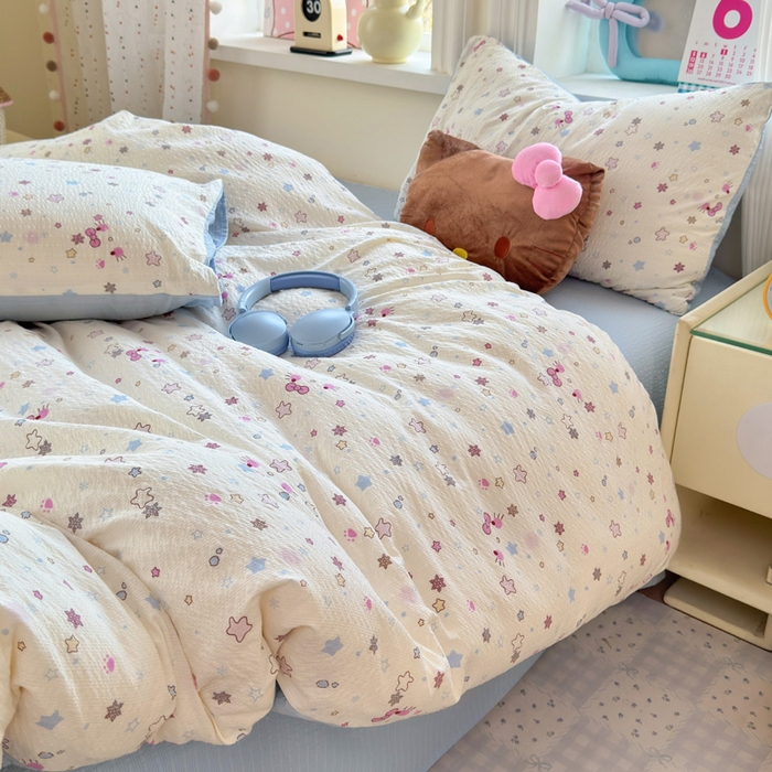 91家纺网 家纺一手货源 找家纺 星禾优选 2026新款A类泡芙纱印花四件套 躲猫猫