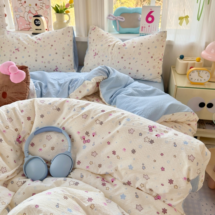 91家纺网 家纺一手货源 找家纺 星禾优选 2026新款A类泡芙纱印花四件套 躲猫猫