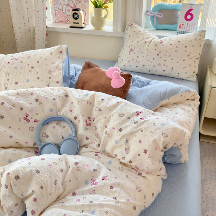 91家纺网 家纺一手货源 找家纺 星禾优选 2026新款A类泡芙纱印花四件套 躲猫猫