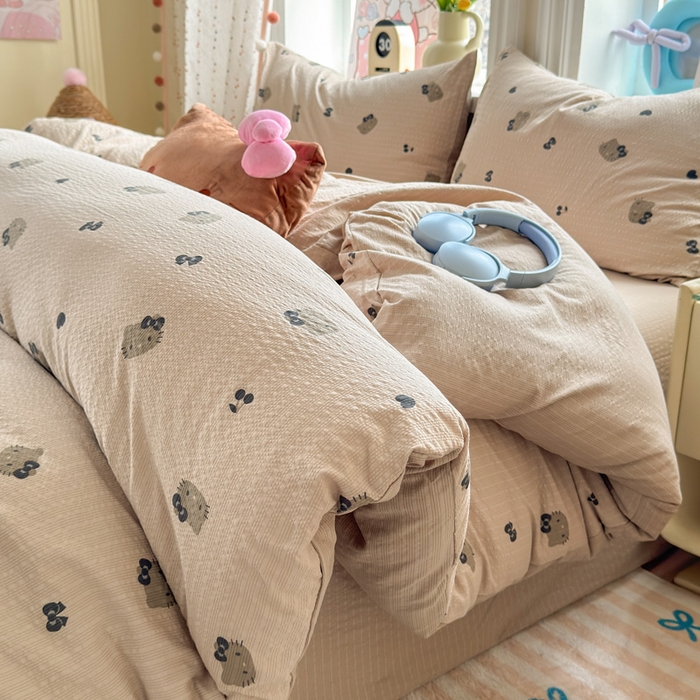 91家纺网 家纺一手货源 找家纺 星禾优选 2026新款A类泡芙纱印花四件套 咖啡小猫