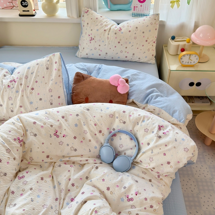 91家纺网 家纺一手货源 找家纺 星禾优选 2026新款A类泡芙纱印花四件套 躲猫猫