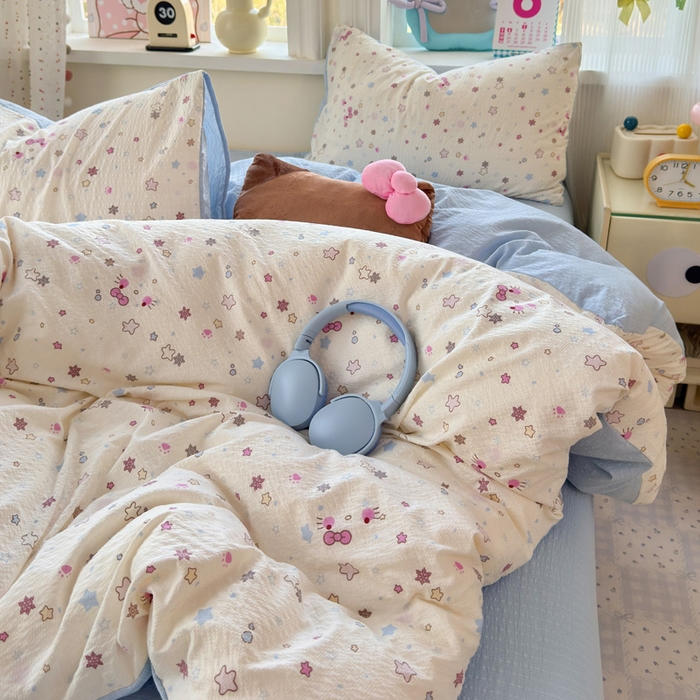 91家纺网 家纺一手货源 找家纺 星禾优选 2026新款A类泡芙纱印花四件套 躲猫猫