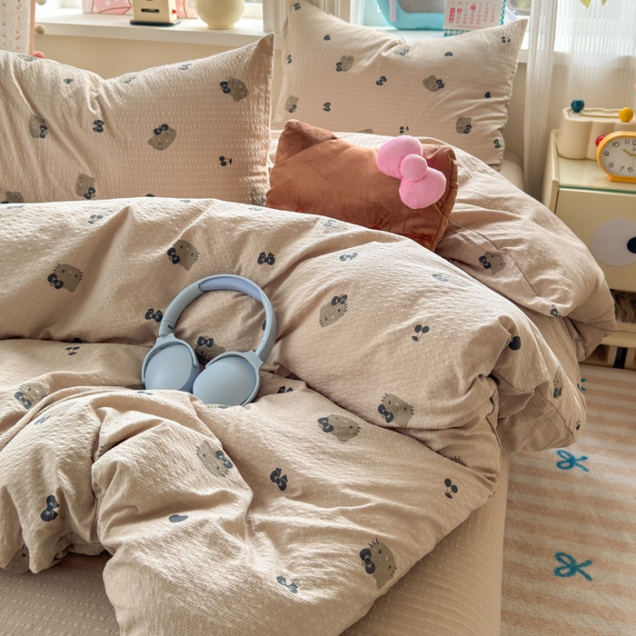 91家纺网 家纺一手货源 找家纺 星禾优选 2026新款A类泡芙纱印花四件套 咖啡小猫