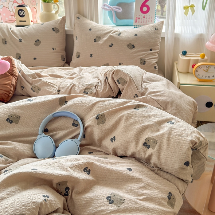 91家纺网 家纺一手货源 找家纺 星禾优选 2026新款A类泡芙纱印花四件套 咖啡小猫